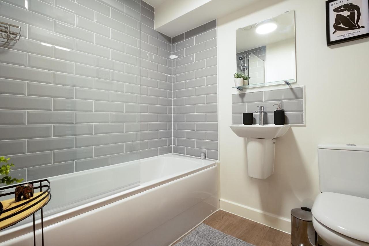Luton Modern Serviced Accommodation For Contractors, Relocators, Professionals, Tourists And Students - Akugi Homes 외부 사진